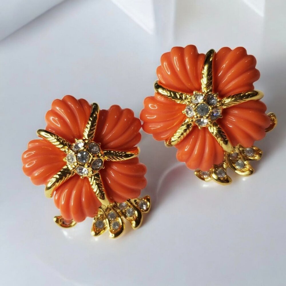 NOLAN MILLER Fab Coral Ribbed Lucite Crystal Flower Brooch & Clip-on Earrings - Picture 3 of 4